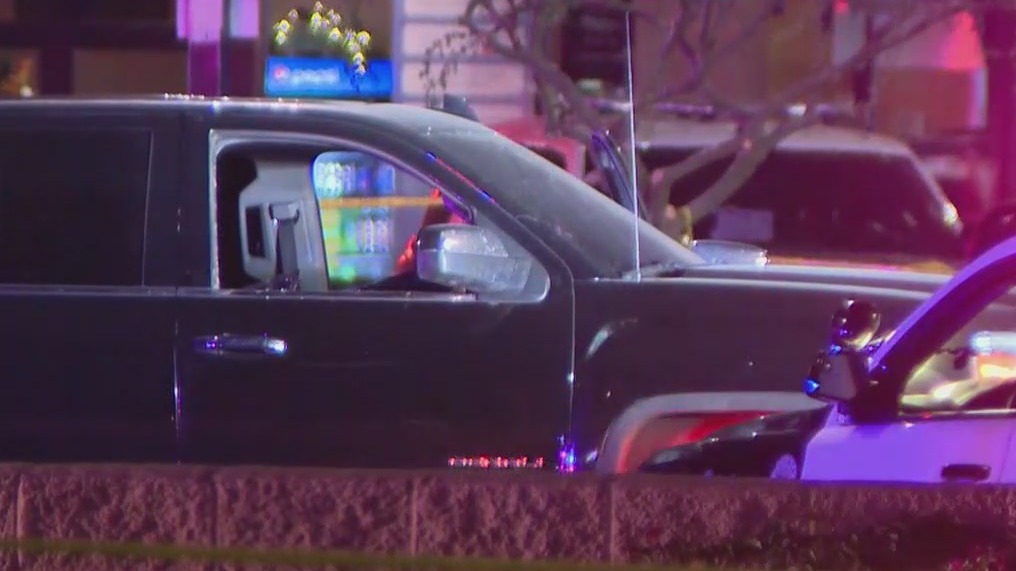 Peoria officers open fire on driver who intentionally rammed police vehicle